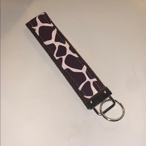 giraffe print key holder . - Picture 2 of 2